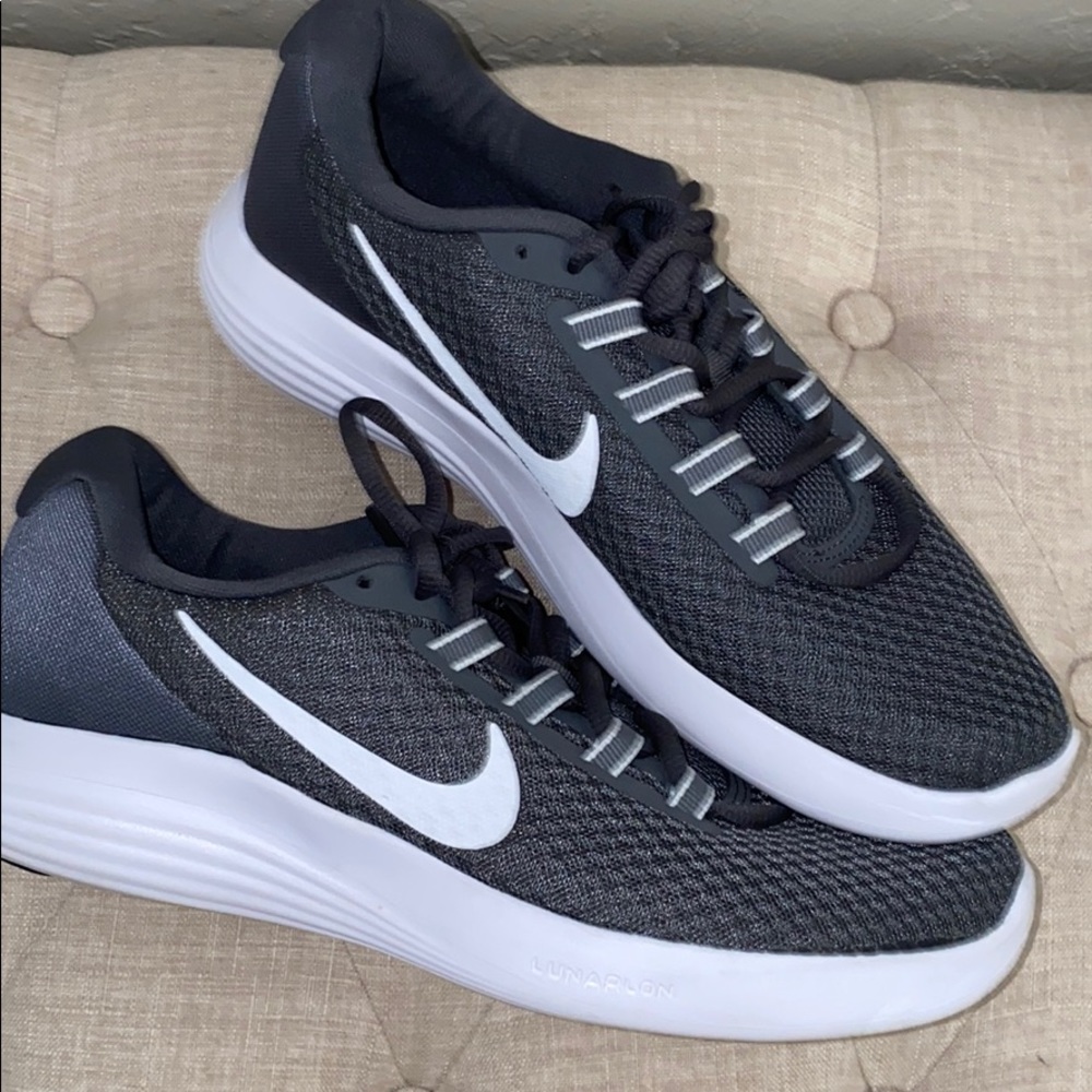 Women’s Nike’s - Picture 1 of 6